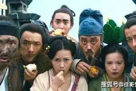 那些娱乐至死的吃瓜群众,揭秘“吃瓜群众”背后的娱乐至死现象