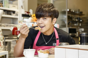 娱乐吃瓜酱男生有教养,揭秘娱乐吃瓜酱男生的独特魅力